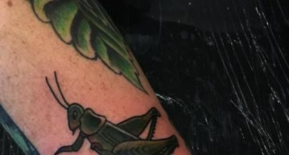 Sienāza tetovējums Skandināvijas rūnu tetovējums